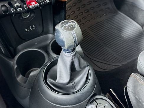 Used 2017 MINI Cooper 2-Door Hardtop image 16