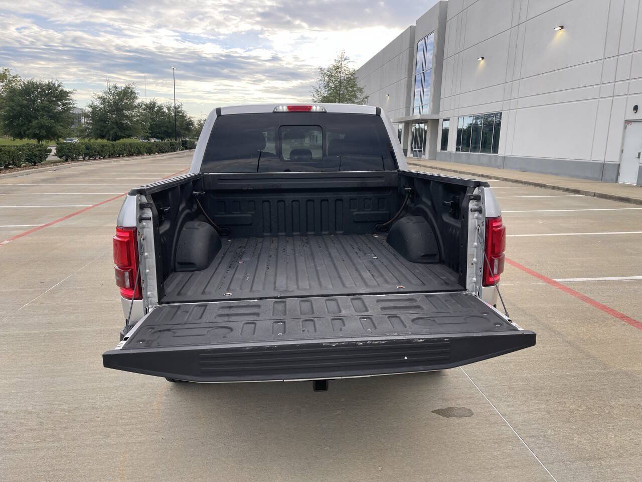 Used 2015 Ford F150 Lariat w/ Equipment Group 502A Luxury RWD image 7