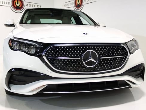 Used 2025 Mercedes-Benz E 350 4MATIC Sedan image 28