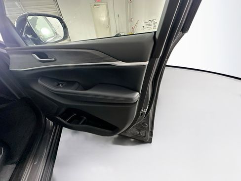 Used 2023 Jeep Grand Cherokee Limited image 32