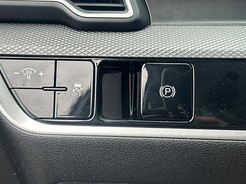 Used 2024 Kia Sportage LX image 32