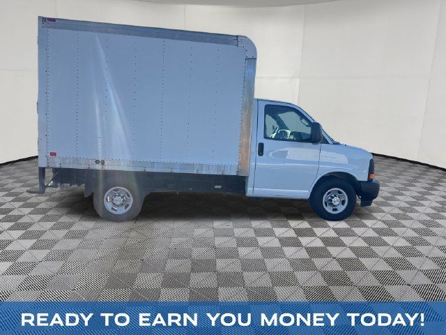 Used 2017 Chevrolet Express 3500 RWD image 6