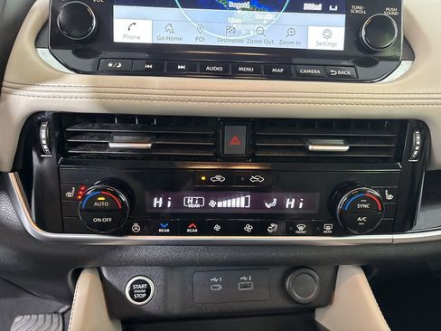 Used 2023 Nissan Rogue SL w/ SL Premium Package image 19