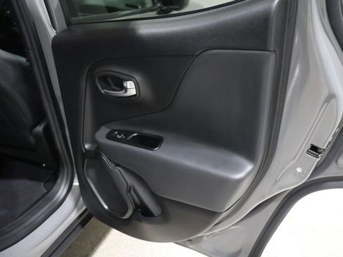 Used 2020 Jeep Renegade Limited image 21