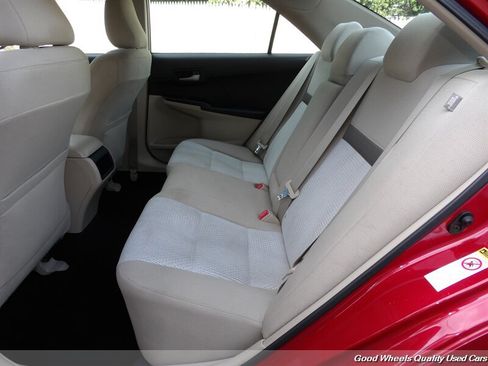 Used 2012 Toyota Camry LE FWD image 12