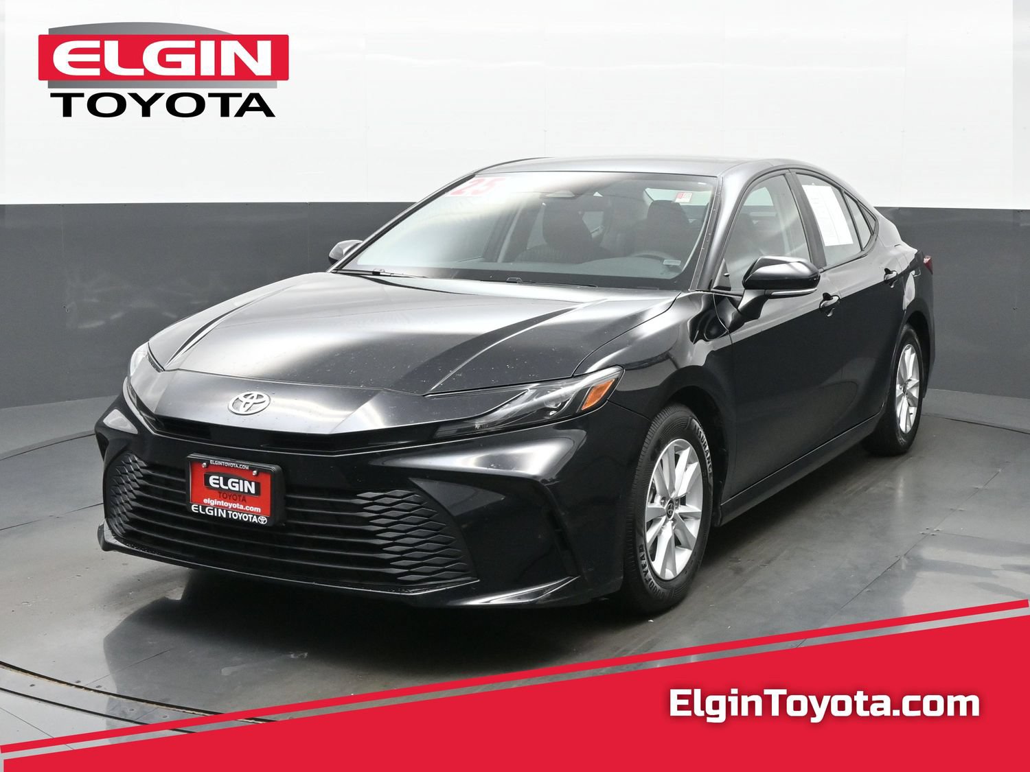 Used 2025 Toyota Camry LE FWD image 1
