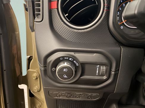 Used 2026 Jeep Gladiator Rubicon AWD/4WD image 16