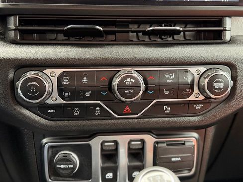 Used 2024 Jeep Wrangler Willys image 11