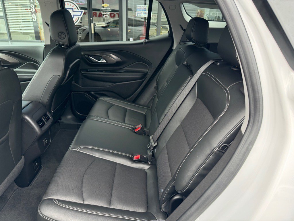Used 2024 GMC Terrain SLT AWD/4WD image 7