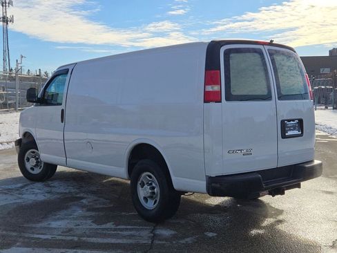 Used 2015 Chevrolet Express 2500 image 14