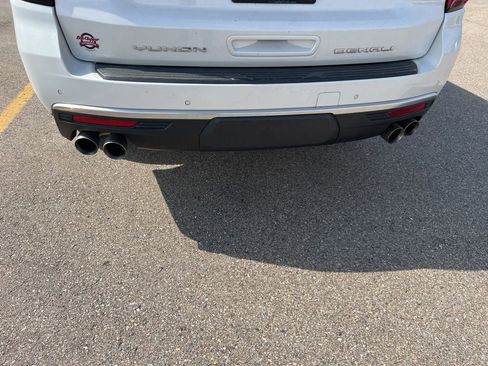 Used 2022 GMC Yukon XL Denali AWD/4WD image 9