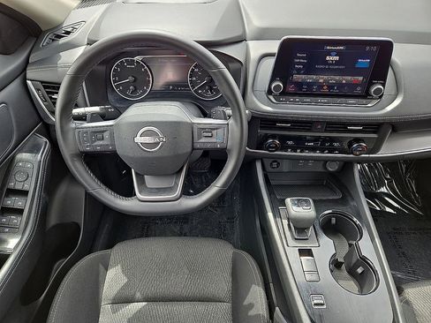 Used 2025 Nissan Rogue SV FWD image 17