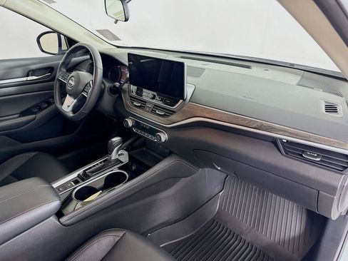 Used 2024 Nissan Altima 2.5 SL FWD image 30