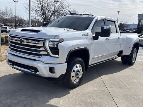 Used 2024 Chevrolet Silverado 3500 High Country w/ High Country Premium Package image 12