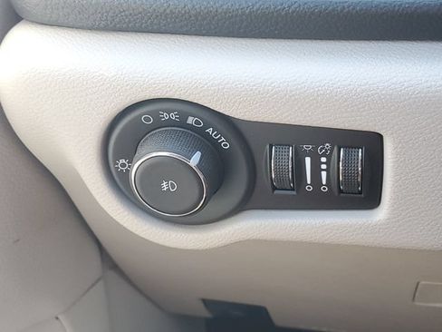 Used 2024 Chrysler Pacifica Limited AWD/4WD image 20