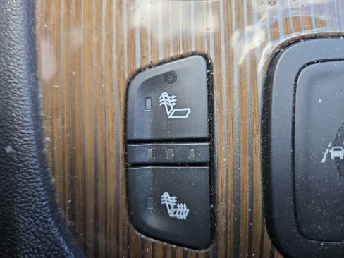 Used 2023 GMC Acadia SLE w/ Driver Convenience Package image 24