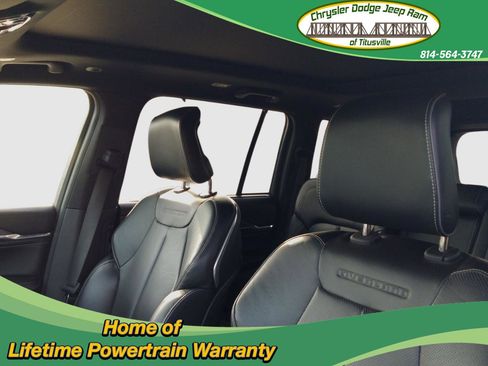 Used 2022 Jeep Grand Cherokee Overland w/ Luxury Tech Group IV image 14