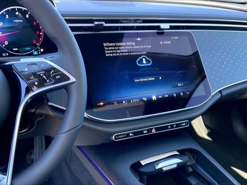 Used 2025 Mercedes-Benz E 350 4MATIC Sedan image 13