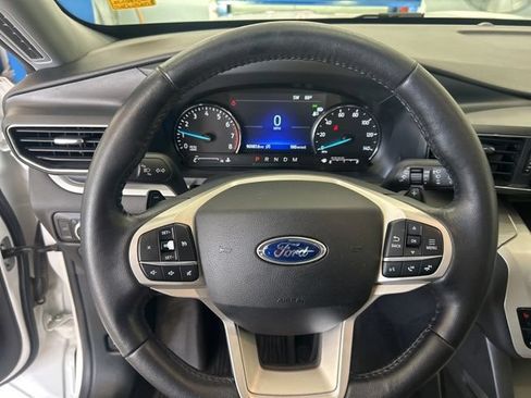Used 2021 Ford Explorer XLT w/ Equipment Group 202A AWD/4WD image 14