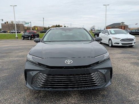 Used 2025 Toyota Camry XLE image 15