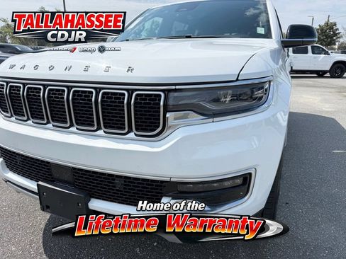 Used 2024 Jeep Wagoneer Series II w/ Flexible Seating Group RWD image 9