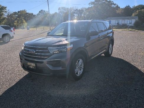 Used 2020 Ford Explorer XLT image 1