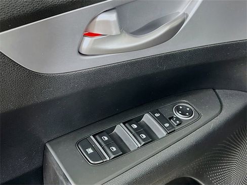 Used 2023 Kia Forte LXS image 9