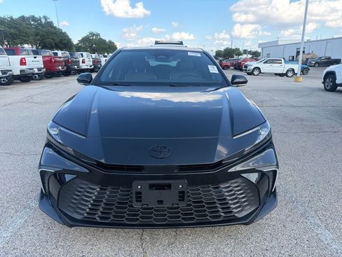 Used 2025 Toyota Camry SE w/ Convenience Package FWD image 9