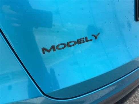 Used 2021 Tesla Model Y Long Range image 11