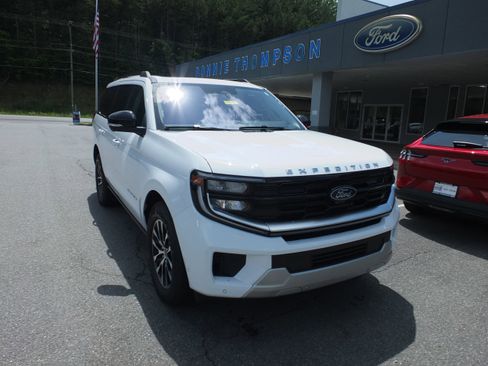 Used 2025 Ford Expedition Platinum AWD/4WD image 1