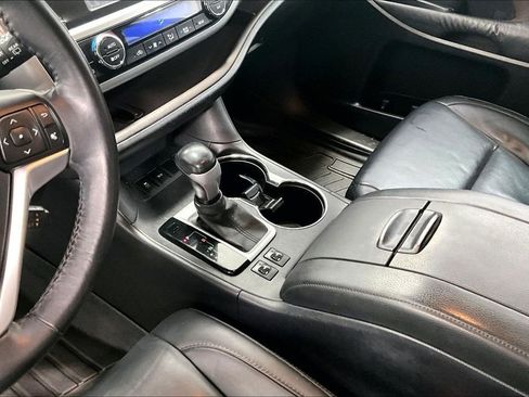 Used 2015 Toyota Highlander XLE image 17