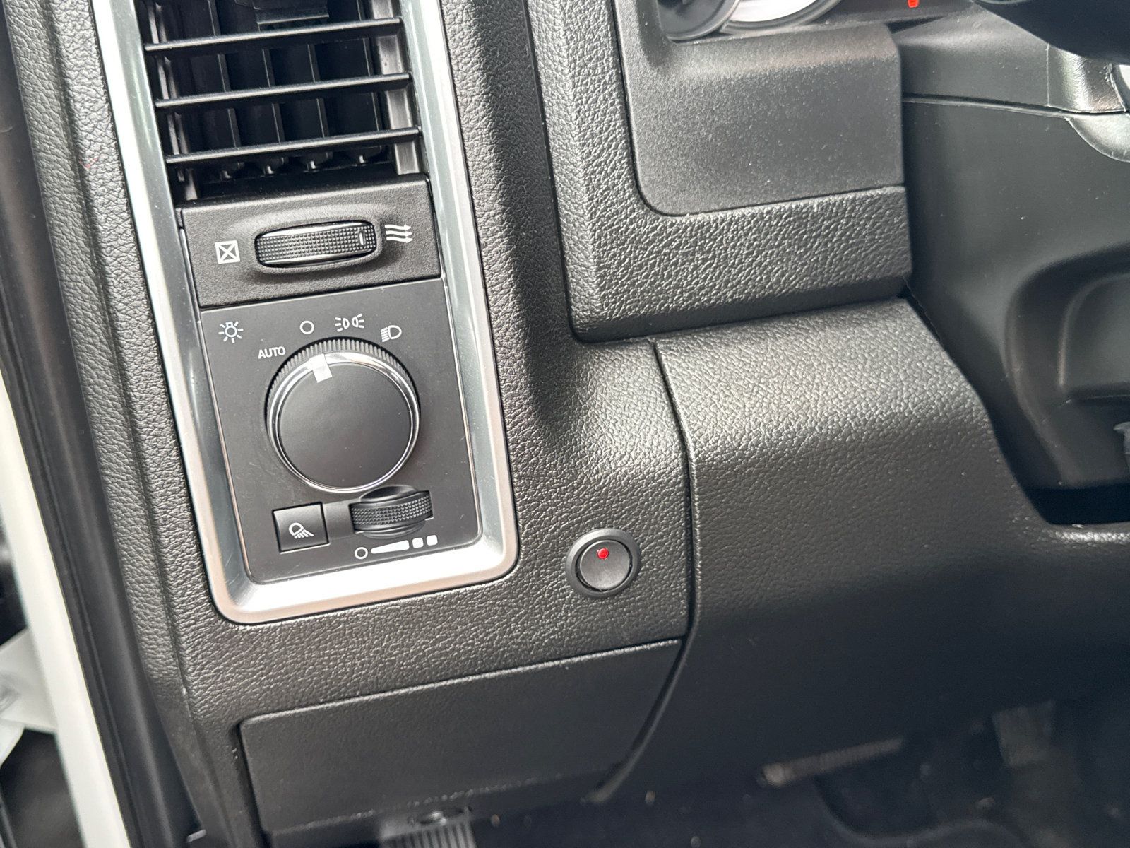 Used 2022 RAM 1500 Classic SLT w/ Electronics Group AWD/4WD image 33