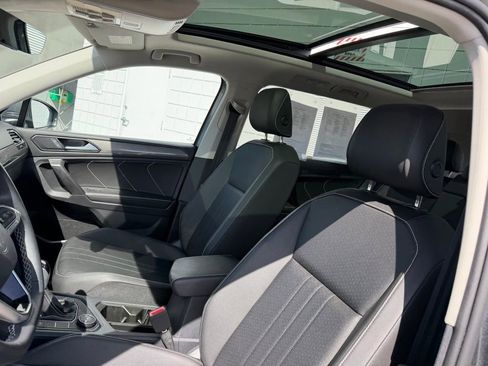 Used 2023 Volkswagen Tiguan SE w/ Panoramic Sunroof Package AWD/4WD image 18