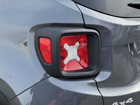 Used 2022 Jeep Renegade Latitude image 30