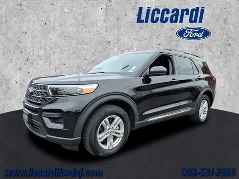 Used 2023 Ford Explorer XLT image 4