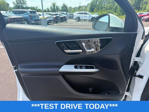 Used 2023 Mercedes-Benz GLC 300 4MATIC image 12