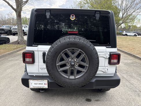 Used 2024 Jeep Wrangler Sport S image 6