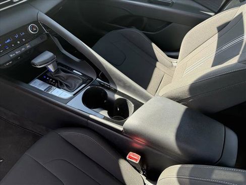 Certified 2025 Hyundai Elantra Blue image 13