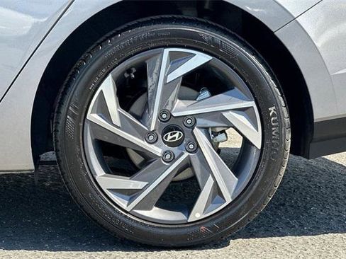 Certified 2025 Hyundai Elantra Sport image 26