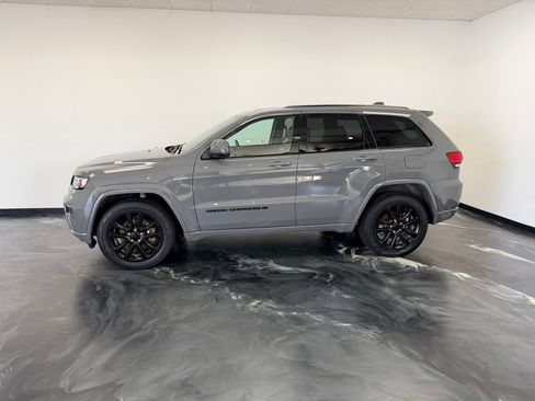 Used 2022 Jeep Grand Cherokee Altitude AWD/4WD image 19