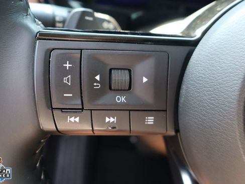 Used 2024 Nissan Pathfinder Platinum w/ Lighting Package (N92) AWD/4WD image 16