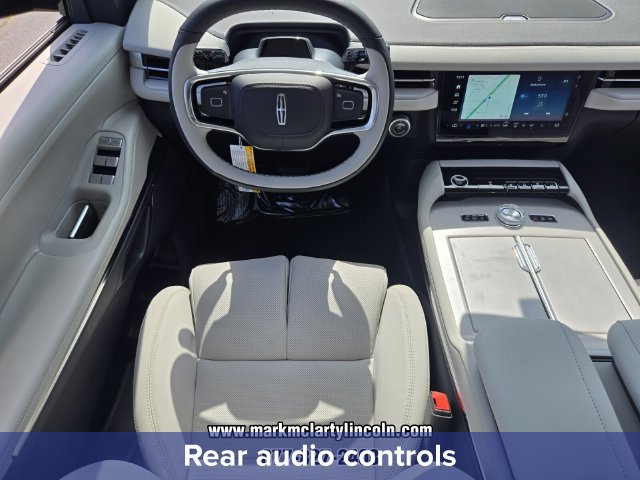 New 2026 Lincoln Navigator Premiere AWD/4WD image 13