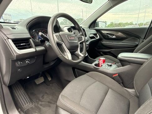 Used 2024 GMC Terrain SLE w/ Driver Convenience Package FWD image 11