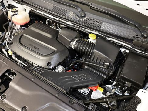 Used 2024 Chrysler Pacifica Limited FWD image 33