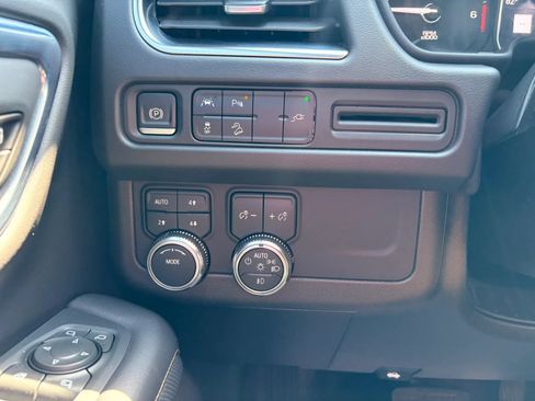 Used 2021 GMC Yukon AT4 w/ Rear Media and Nav Package AWD/4WD image 27