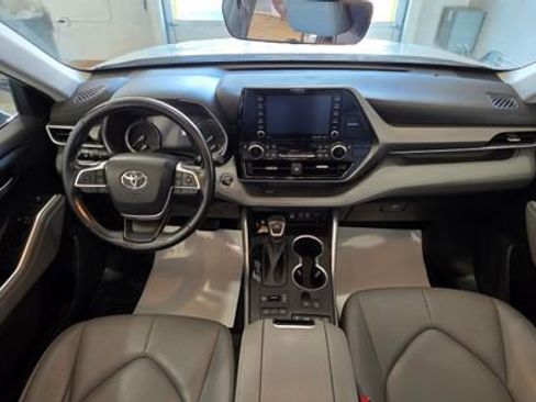 Used 2022 Toyota Highlander XLE image 31