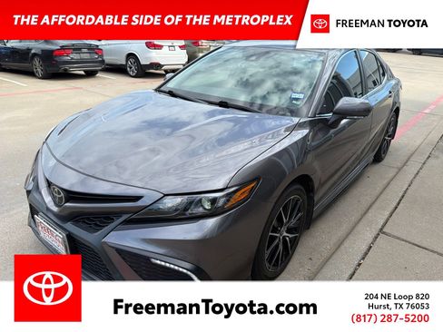 Used 2024 Toyota Camry SE FWD image 1