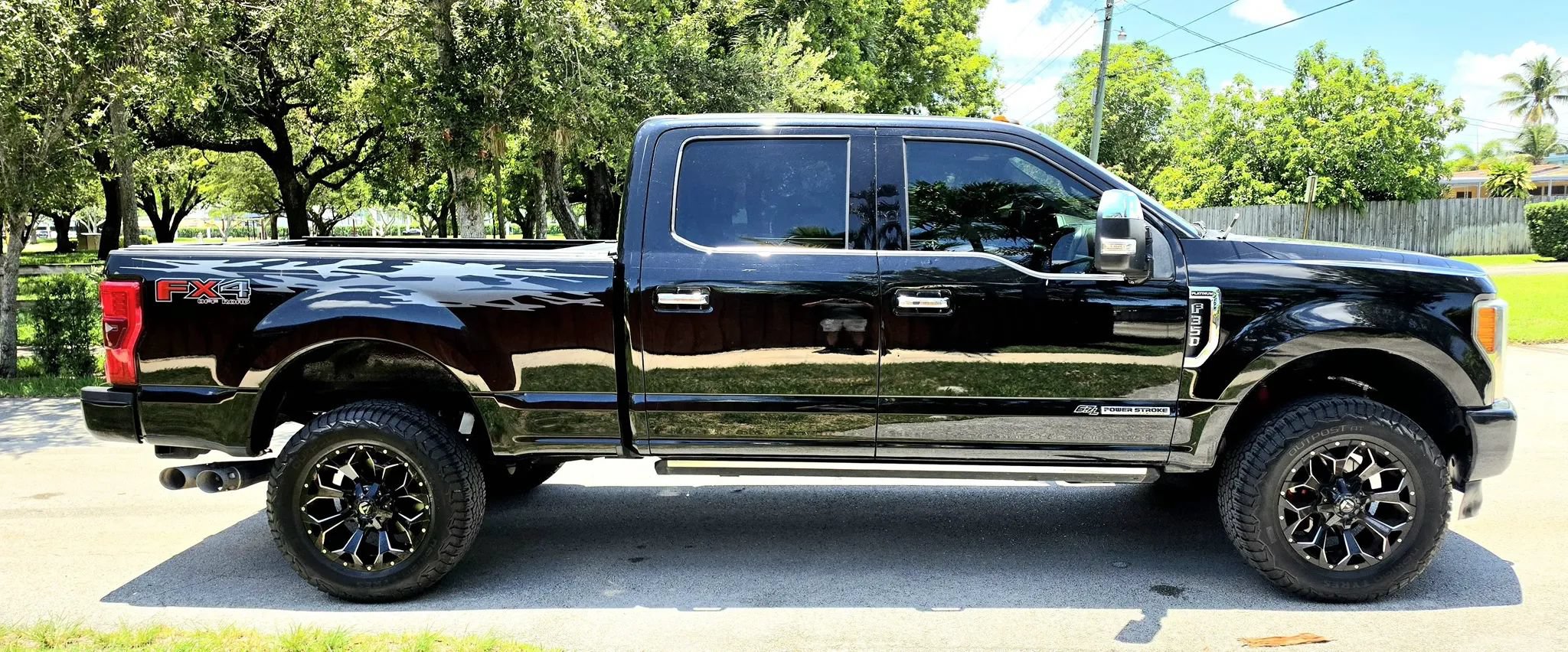 Used 2017 Ford F350 Platinum w/ Platinum Ultimate Package AWD/4WD image 9