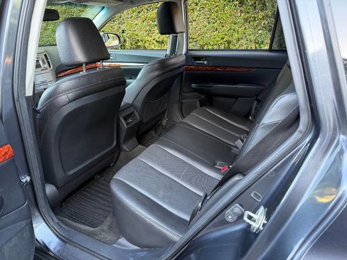 Used 2012 Subaru Outback 2.5i Limited AWD/4WD image 18