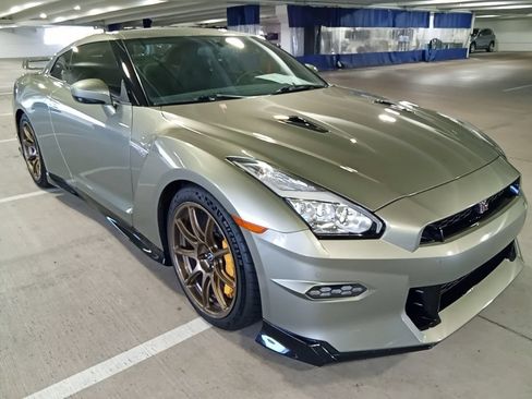 Used 2024 Nissan GT-R w/ Floor Mat Package AWD/4WD image 3